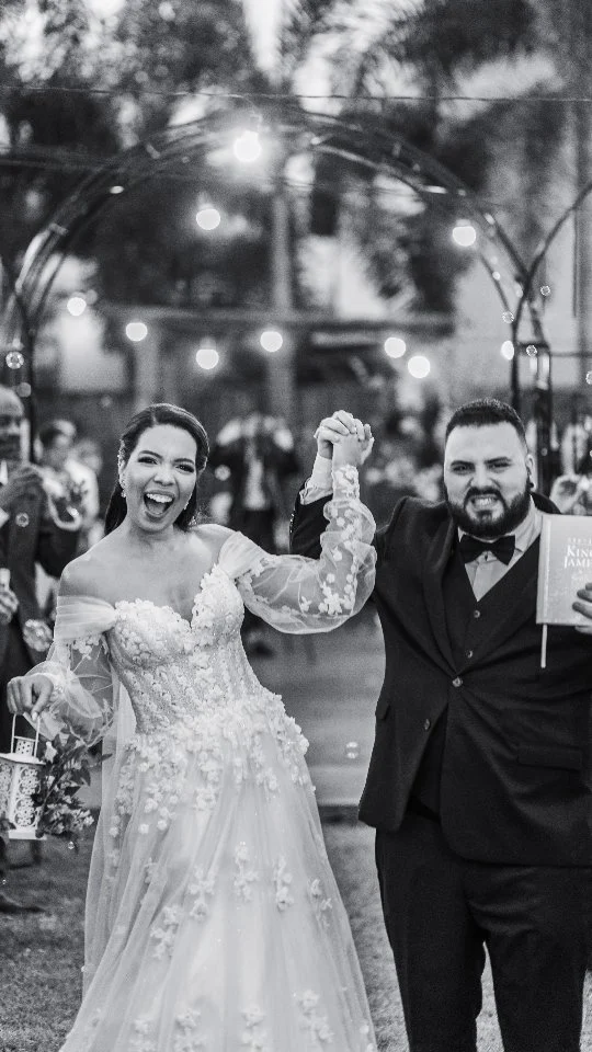 💍Bodas de Papel 🥰 1 ano do nosso grande dia! Que saudade eu tenho de ser noiva 🥹 Te amo pra sempre, meu amor! @ivespaduafotografia ❤️
Percebi que ainda não tinha postado nosso vídeo oficial aqui (só no YouTube)🫣😬 
Obs: tive que repostar porque o arquivo anterior deu erro 🥲

🎬Filme oficial @magionifilms 

#bodasdepapel #aniversariodecasamento #1anodecasados